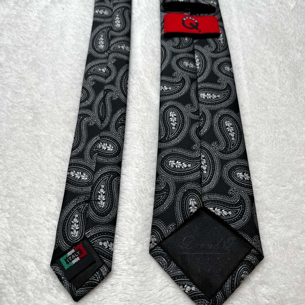 Mens Black Gray Paisley Tie Brand Q - Picture 3 of 6